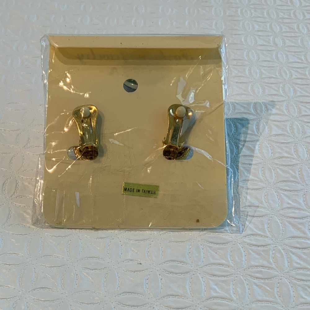 Nina Gold/Multicolored Clip Elegant Earrings NWOT - Picture 4 of 5